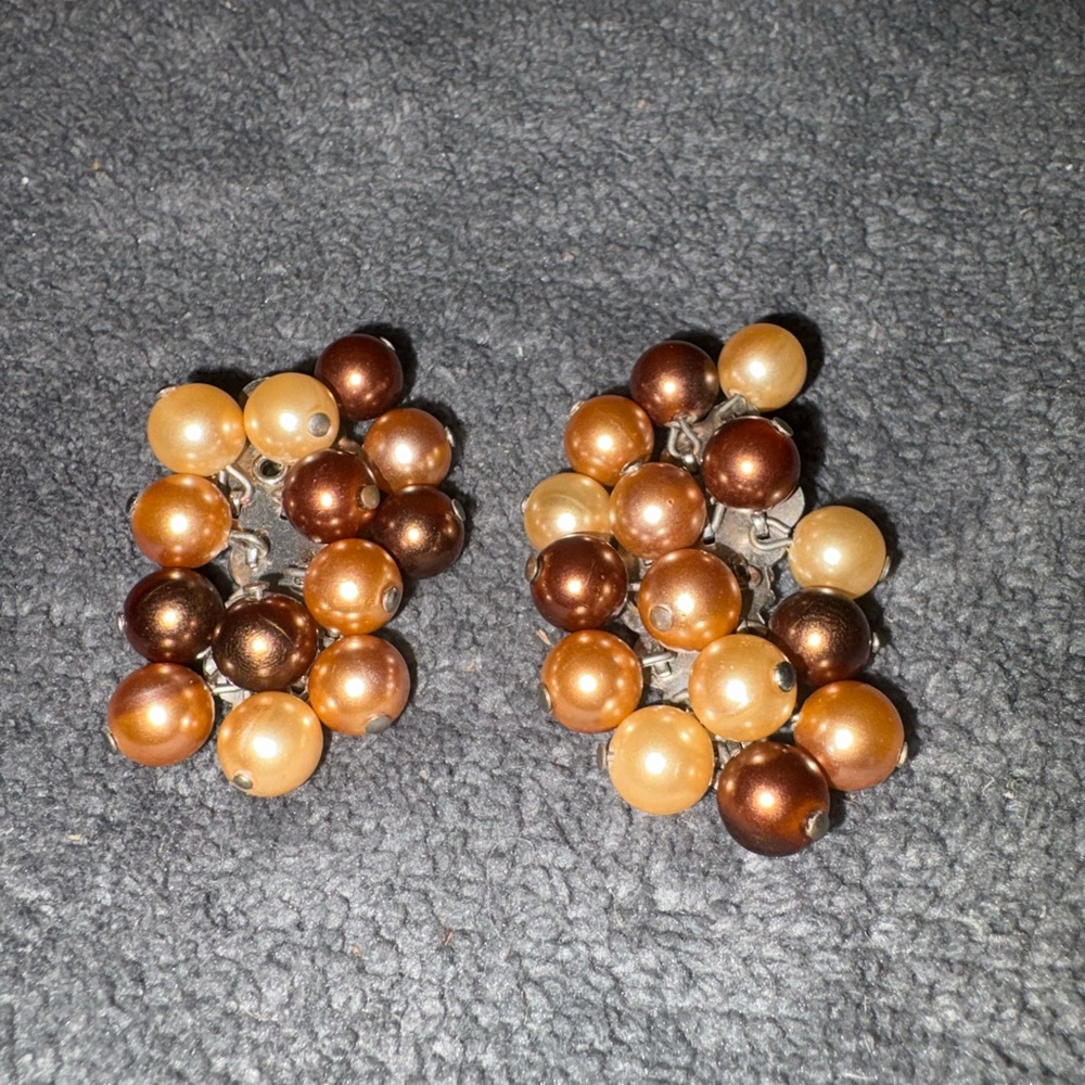 Elegant Multi-Tone Cluster clip on Earring’s non-piercing